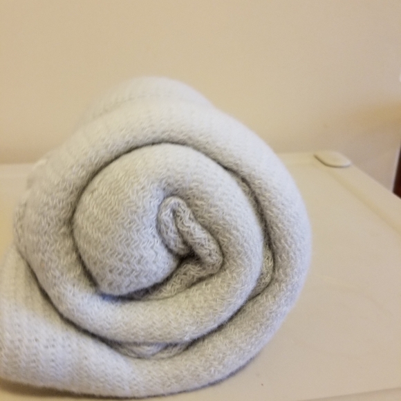 Mark & Graham throw blanket - Picture 2 of 2